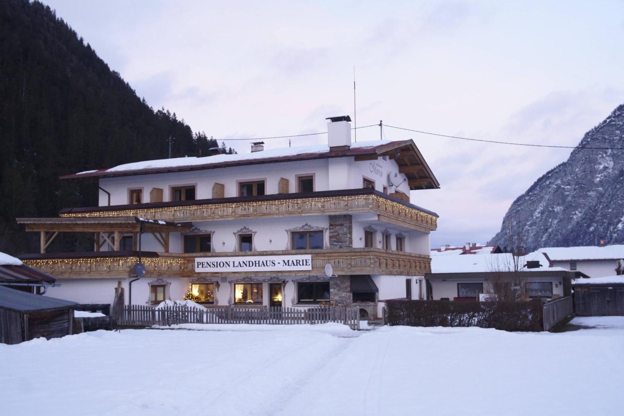 Pension Und Apartments Landhaus Marie Leutasch Extérieur photo
