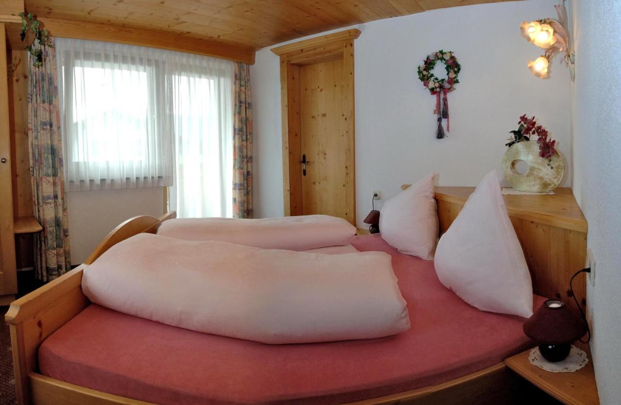 Pension Und Apartments Landhaus Marie Leutasch Chambre photo